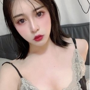 微博拥有极品玉足的女神（TS妍熙），拥有性感身材、迷人笑容，让无数粉丝为之疯狂